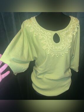 💚 Cable & Gauge Lightweight Knit Sweater - Color is Bright Lime Green 💚 Cute!